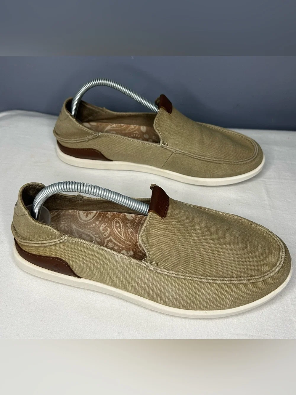 OluKai Manoa Slip-On Shoes Mens 9 Tan Canvas Loafers Casual Comfort Summer Beach